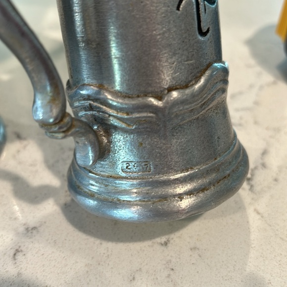 Vtg. Pewter Medieval Tavern Salt & Pepper Shakers “Country Ware 1976” 800 - Picture 12 of 12